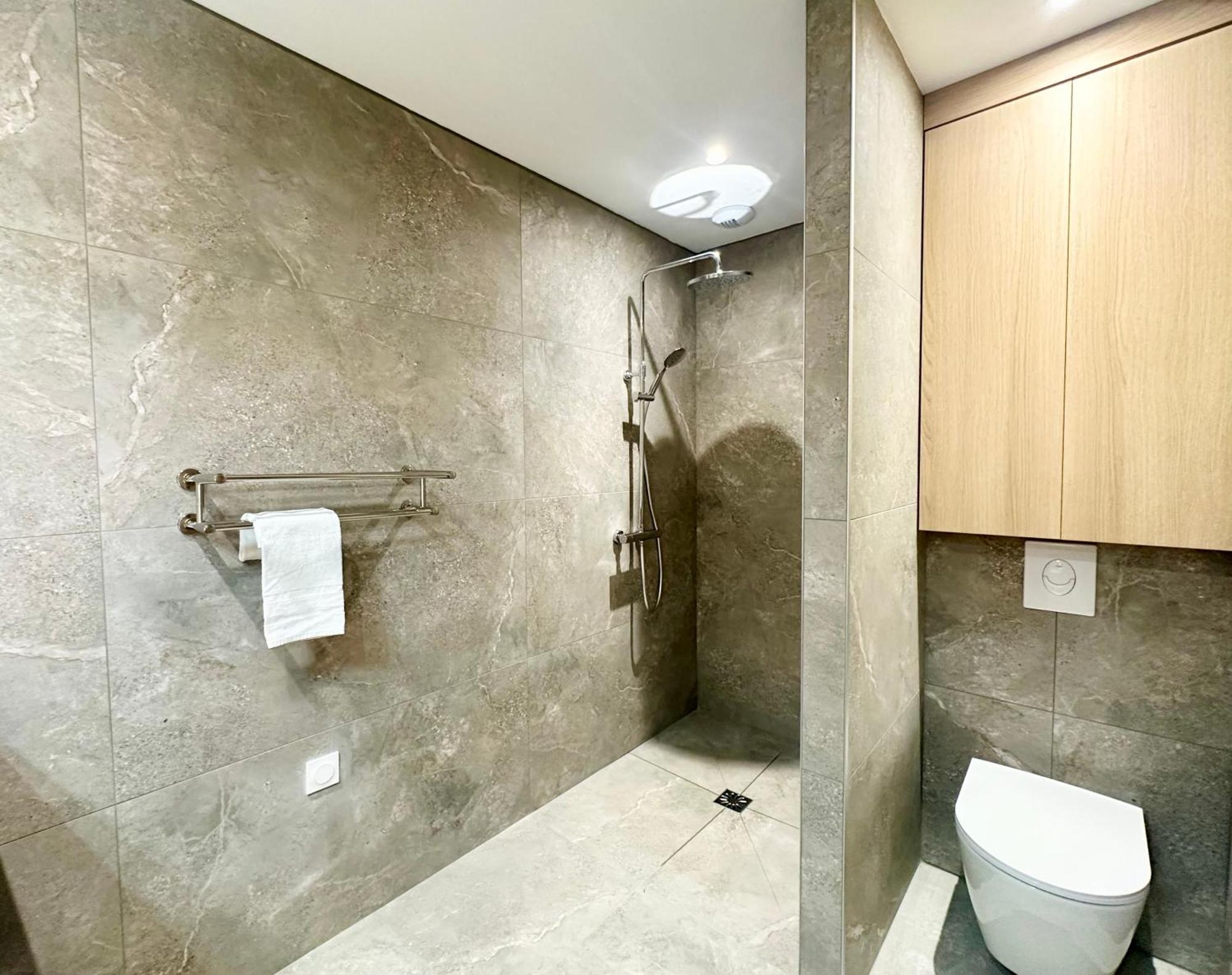 Appartement Au Coeur Des Arenes - Parking - Wifi - Clim *